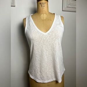 Anthropologie women’s v-neck sleeveless pullover top
Small